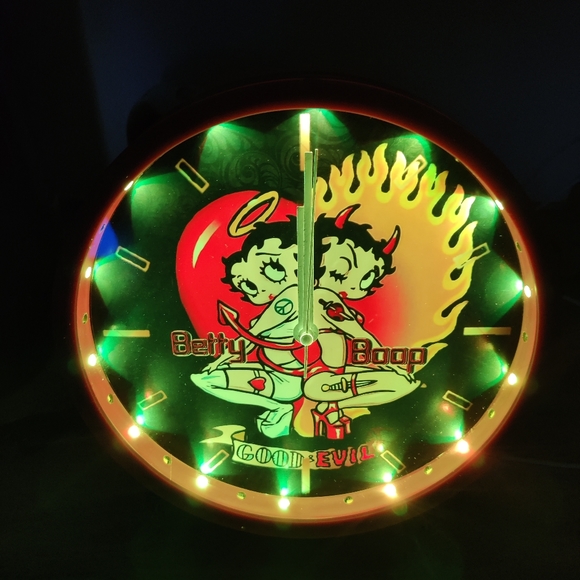 COPY - Betty Boop Good n Evil angel wall clock with led lights - Picture 10 of 14
